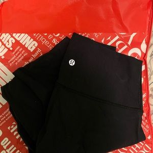 Lulu Lemon  leggings size 6 , Black 25"